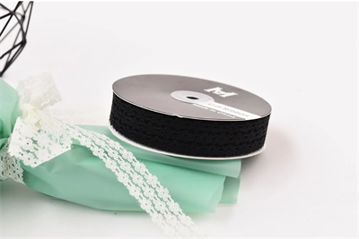 Лента кружевная дизайн «3 Цветка»  (2,5см х 35 ярд) Чёрный 00268