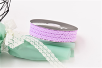 Лента кружевная дизайн «3 Цветка» (2,5см х 35 ярд) Сиреневый 00261